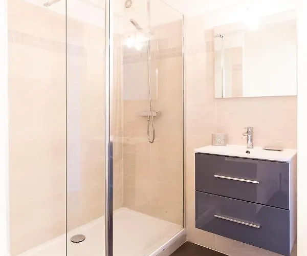 Chez Dominique - 1 Chbre 2-4pers Centre Migrainier Ancien With Ac דירה אנטיב